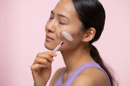 What are the benefits and uses of Rose Quartz crystal?