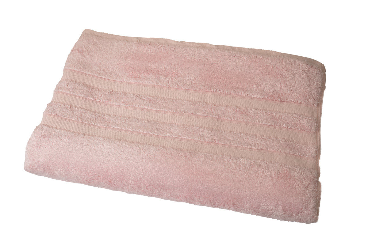 Soft pink bamboo bath towel folded, ideal for eco-friendly luxury and quick-dry convenience.